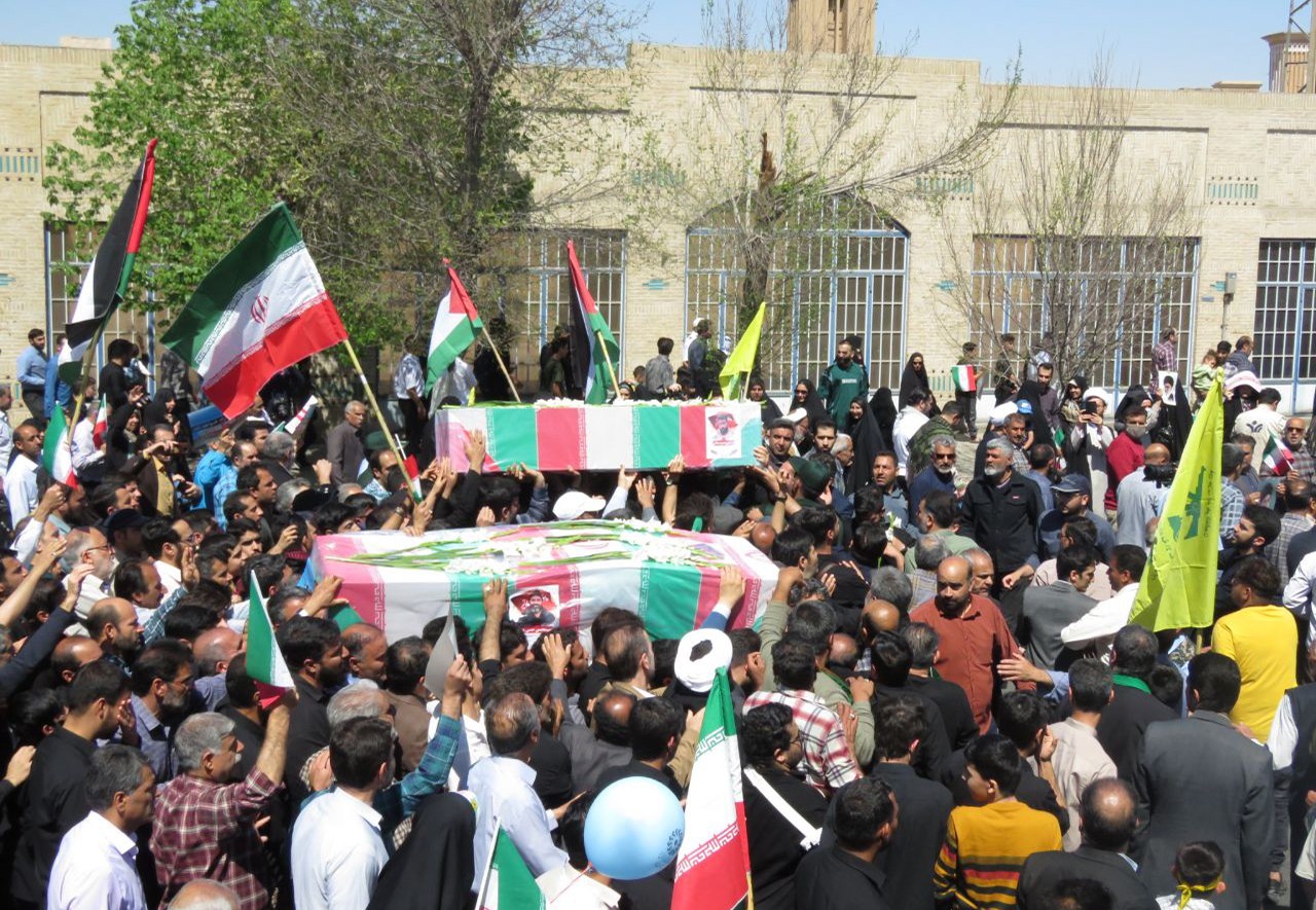 تصاویر/ روز جهانی قدس ۱۴۰۳ با تشییع شهدا در یزد
