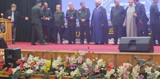 فرمانده سپاه الغدیر یزد و استاندار از سوی سردارسلیمانی تقدیرشدند فرمانده سپاه الغدیر یزد و استاندار از سوی سردارسلیمانی تقدیرشدند